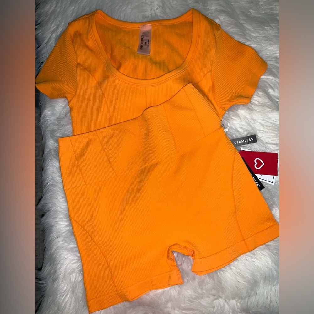 One Step Up Bright Orange Ribbed Set - Picture 4 of 8